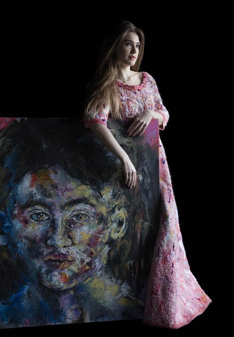 1. Jade can der mark Artfully Dressed by Carla van de Puttelaar